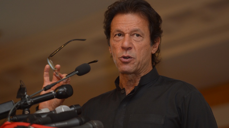 پاکستان میں فوج آئی تو مٹھائیاں تقسیم ہوں گی، عمران خان 