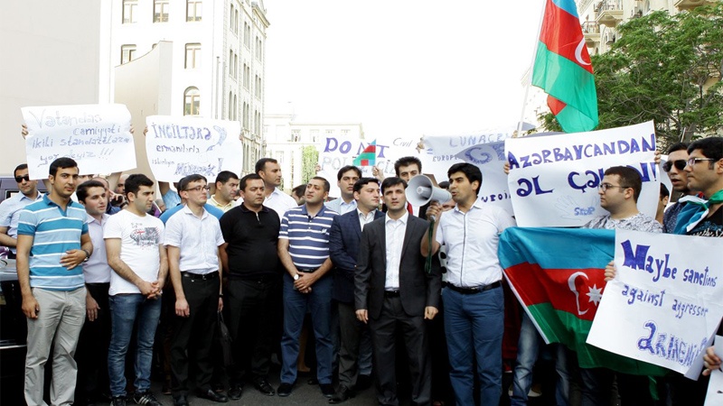 Aİ-nin Bakı ofisi qarşısında aksiya