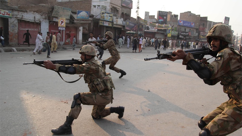 پاکستانی فوج دہشت گردوں کے خلاف کاروائی میں مصروف(فائل فوٹو)