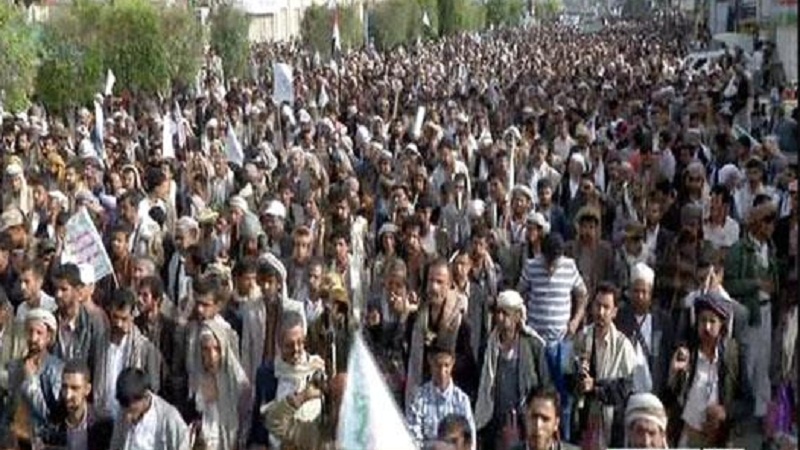 سعودی عرب کے حملوں کے خلاف یمنی عوام کا مظاہرہ