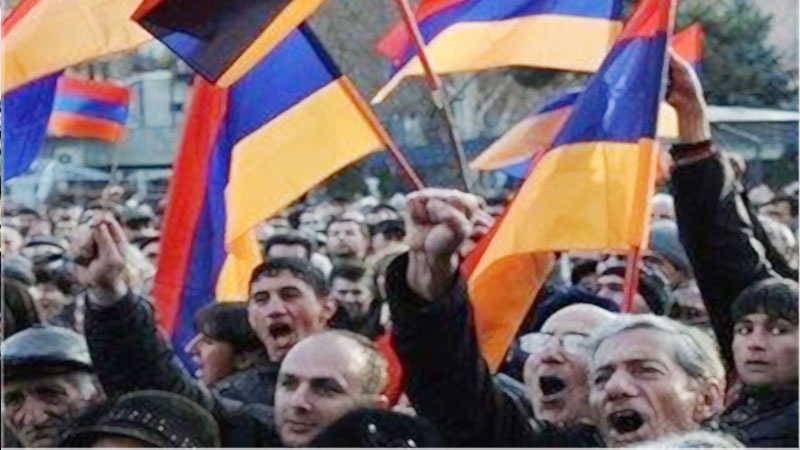 Ermənistanda hökumət əleyhinə etirazlar yenidən alovlanır