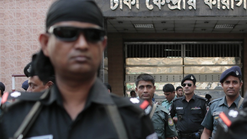 بنگلہ دیش: دہشت گردوں کے خلاف کارروائي، تین افراد ہلاک چالیس زخمی