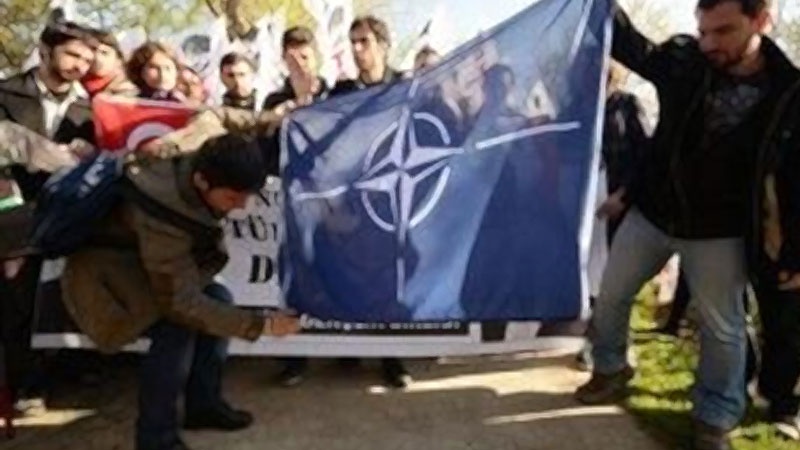 Zastava NATO-a zapaljena u Crnoj Gori