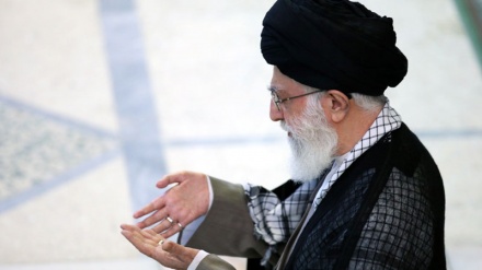 Fitr bayramı namazı dünya müsəlmanlarının Vəli-Əmrinin imamlığı ilə Tehranda qılındı