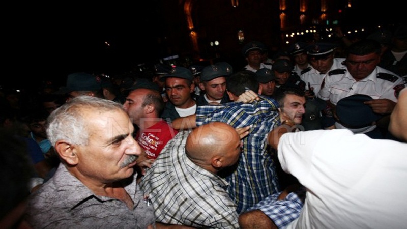 İrəvanın mərkəzində növbəti etiraz aksiyası keçirilib