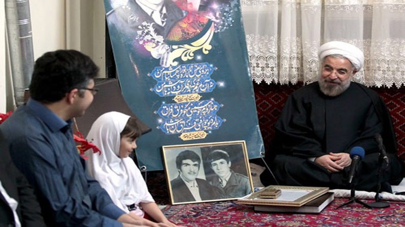 شہدا کے اہل خاندان سے صدر روحانی کی ملاقات