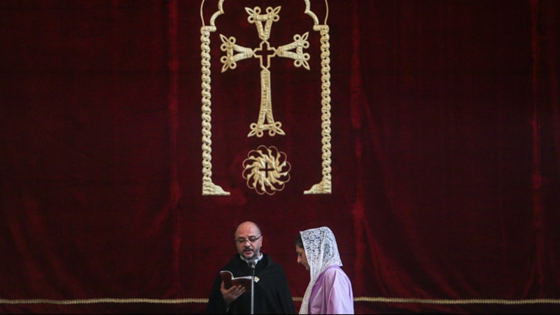 Ceremonija posvećenja svetom uljom iranskih hriščana