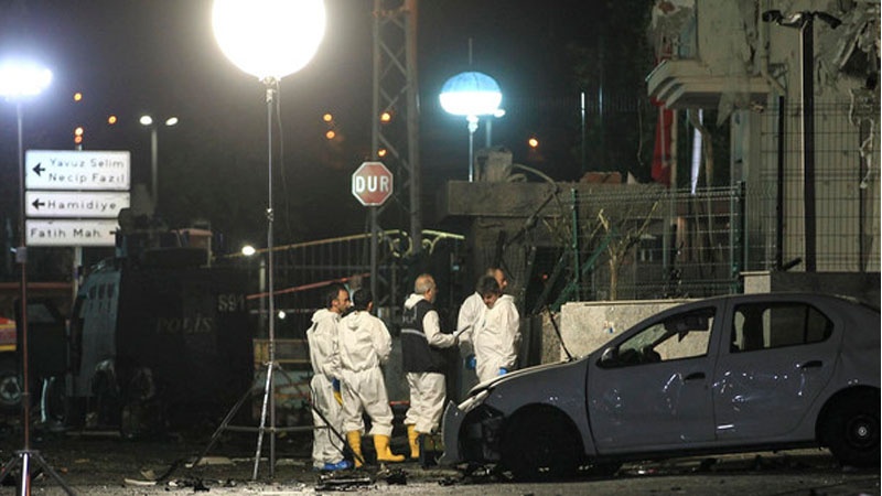 Teqîna erebeya bi bombe li Stenbolê