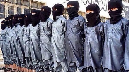 İŞİD terror aktlarında istifadə etmək üçün uşaqlara təlim keçir