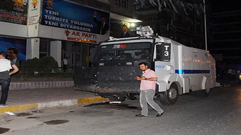 Türkiyədə Ədalət və İnkişaf partiyasının binası qarşısında partlayış törədilib