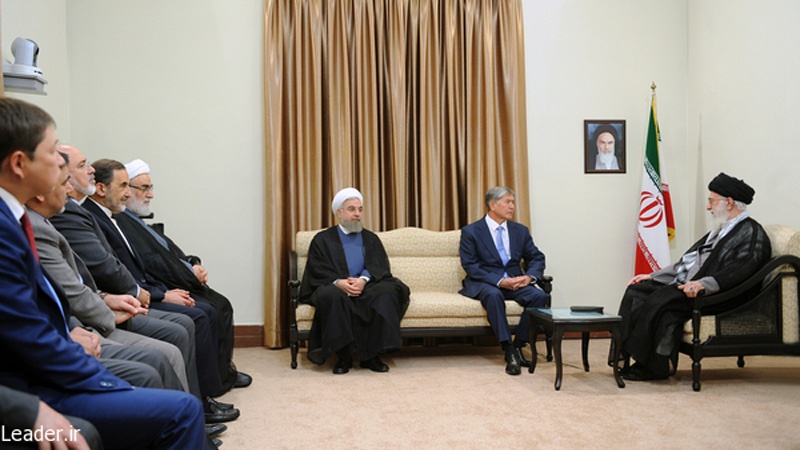 قائد انقلاب اسلامی سے قرقیزستان کے صدر کی ملاقات