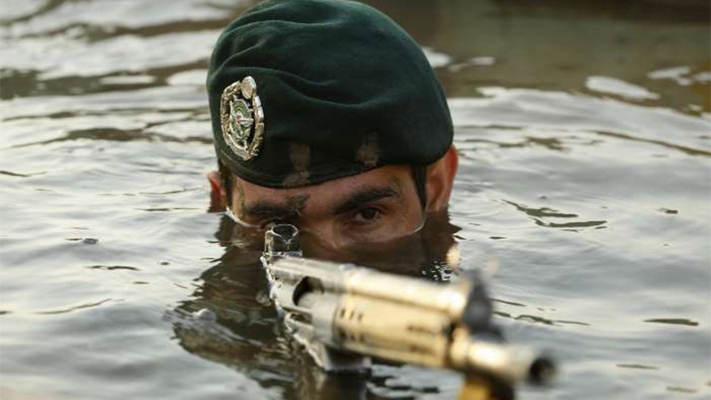 Iranski komondos pripadnika Zelenih bretki Armije IR. Iran