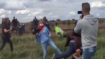 Snimka novinarke koja nogom udara izbjeglice zgrozila javnost