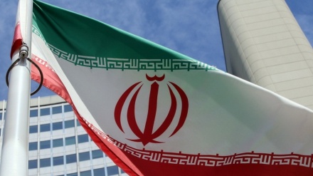 İran bayrağı bütün səfirliklərdə yarıya endirildi