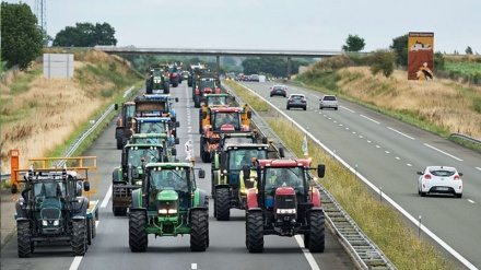 پیرس میں کاشتکاروں کا مظاہرہ 