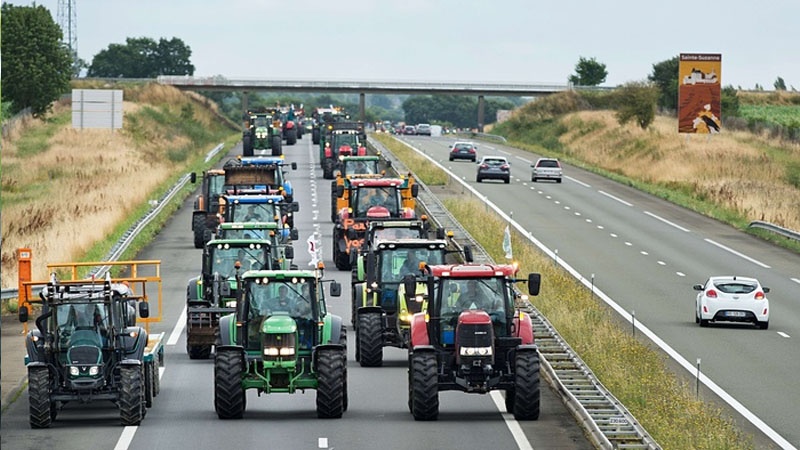 پیرس میں کاشتکاروں کا مظاہرہ