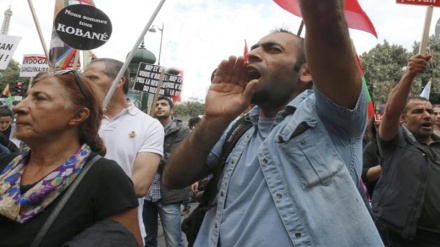 داعش کے بارے میں ترکی کی دوغلی پالیسیوں کے خلاف پیرس میں مظاہرہ