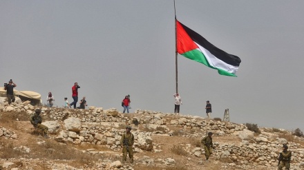 فلسطینی مظاہرین پر صیہونی فوجیوں کی فائرنگ