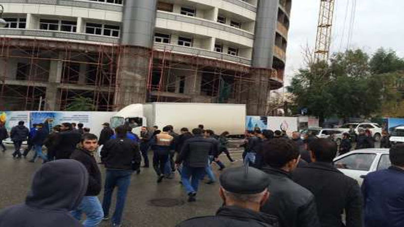 Bakıda narazılıq: Yüzlərlə insan aksiya keçirib
