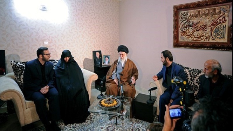 İnqilab Rəhbəri sərkərdə şəhid Həmədaninin mənzilində olublar