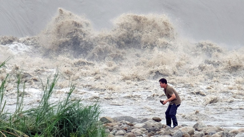 Olujno nevrijeme na Tajvanu, uz kišu i vjetar,  donijelo je sa sobom stotine poginulih i povrijeđenih.