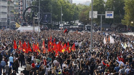 انقرہ میں مظاہرے، حکومت کے خلاف نعرے بازی 