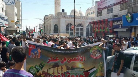 غزہ میں صیہونی حکومت کے خلاف فلسطینیوں کے مظاہرے 