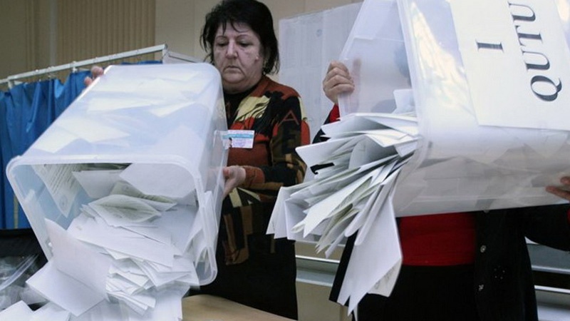 Azərbaycanda parlament seçkilərinin təkrar keçirilməsi tələb edilir