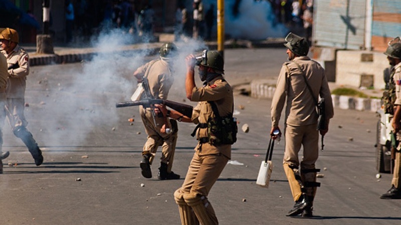 کشمیر میں جھڑپیں، 2 فوجیوں سمیت 4 ہلاک