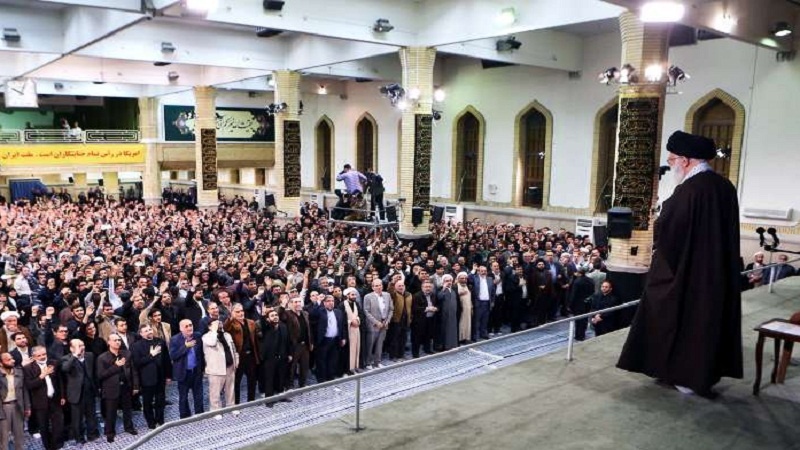 تیرہ آبان کی مناسبت سے رہبر انقلاب اسلامی کے بیانات