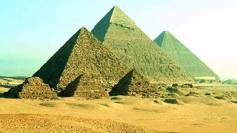 مصر میں تین ہزار سات سو سال پرانے نئۓ ہرم کا انکشاف 