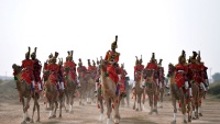 Parada vojnika na kamilama u Pakistanu