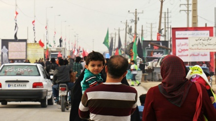 Birêketina peyatî ya rêwiyên merasima çeileyê Imam Hisên (S) ber bi Kerbelayê 