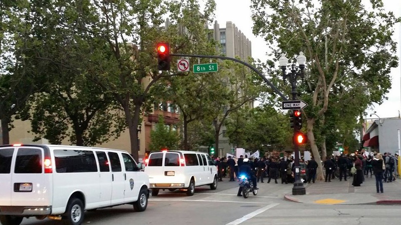 امریکی پولیس اہلکاروں کا کم تنخواہ کے خلاف مظاہرہ