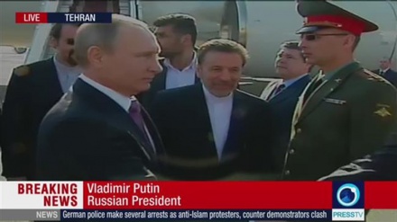 Rusiya prezidenti Tehrana daxil oldu