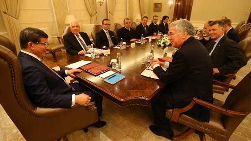 Razgovor Fallona i Davutoglua o situaciji u Siriji
