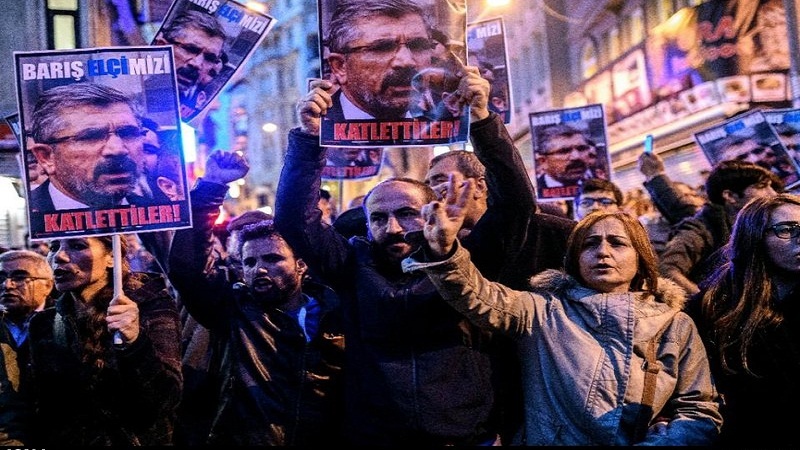 Kürd etirazçılar İstanbulda aksiya keçiriblər