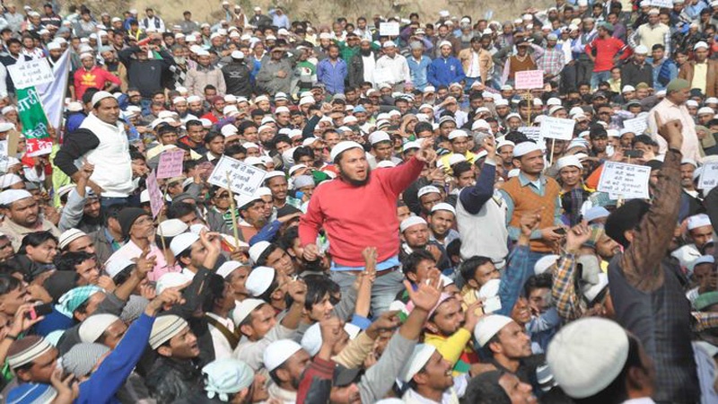 ہندوستان کے زیر انتظام کشمیر میں ہزاروں افراد نے احتجاجی مظاہرہ کرکے انتہا پسند ہندو رہنما کی گستاخی کی مذمت کی ہے۔