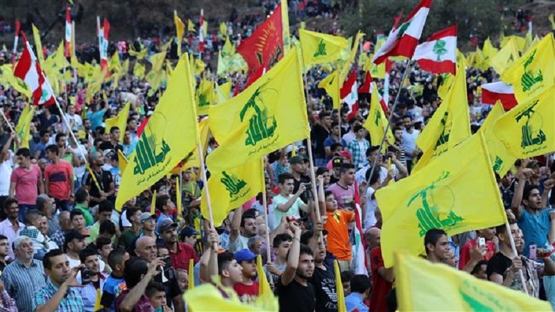 غرب اردن میں حزب اللہ کی حمایت میں فلسطینیوں کا مظاہرہ