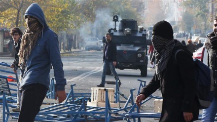 ترکی میں سیکیورٹی فورسز اور کرد مظاہرین کے درمیان جھڑپیں