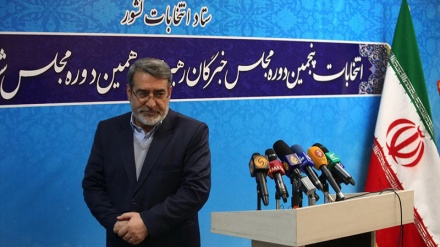 ایران: پارلیمانی انتخابات کے امیدوار بڑی تعداد میں کاغذات نامزدگی جمع کروا رہے ہیں
