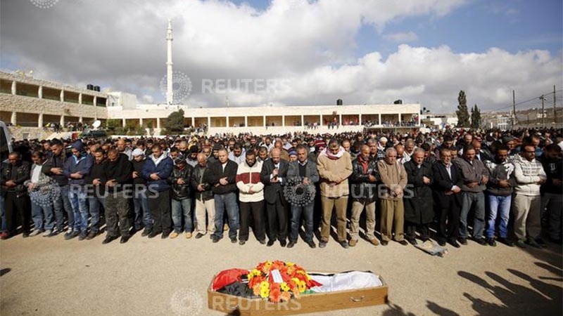 رام اللہ میں انتفاضہ فلسطین کے شہدا کا جلوس جنازہ۔ فلسطین اور پوری دنیا کے لوگوں کی صدائے احتحاج سے صیہونی حکومت کی بنیادیں لرزاں