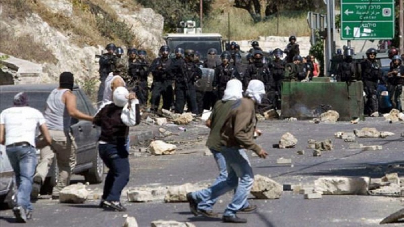 فلسطینی نمازیوں پر اسرائیلی فوجیوں کا حملہ 