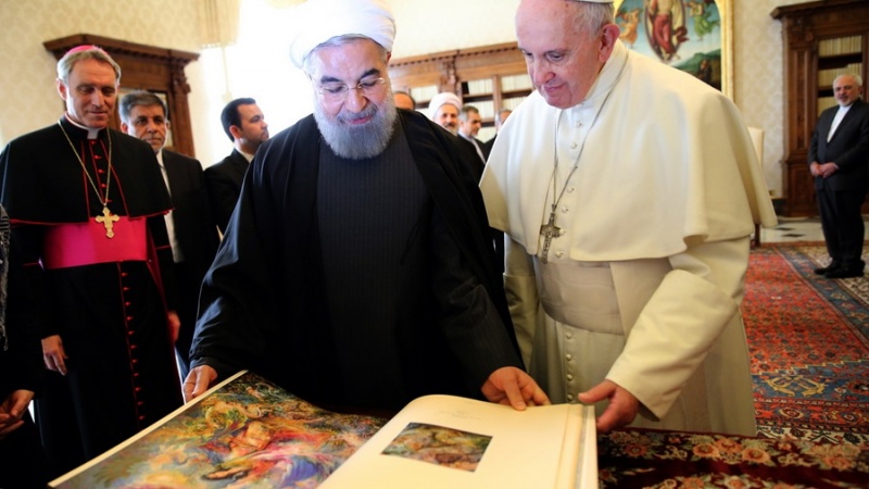 عالمی امن و سلامتی کو یقینی بنانے کے لیے بھرپور اقدامات کیے جائیں: صدر مملکت اور پاپائےروم کی تمام ملکوں سے اپیل