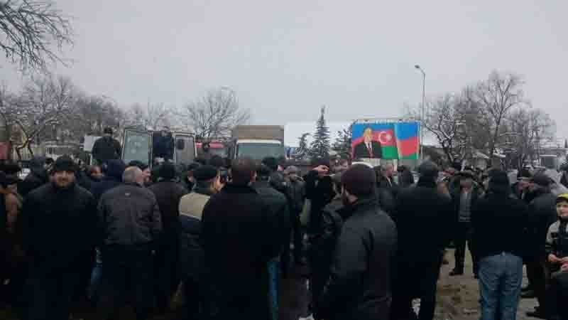 Azərbaycan R. şəhərlərində xalq etirazları davam edir
