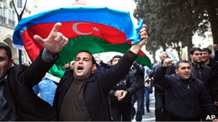 Azərbaycanda polislə etirazçılar arasında insident yaşanıb