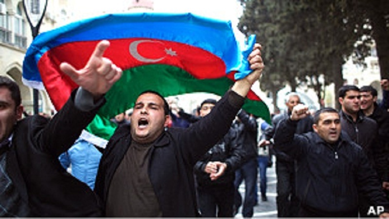 Azərbaycanda polislə etirazçılar arasında insident yaşanıb