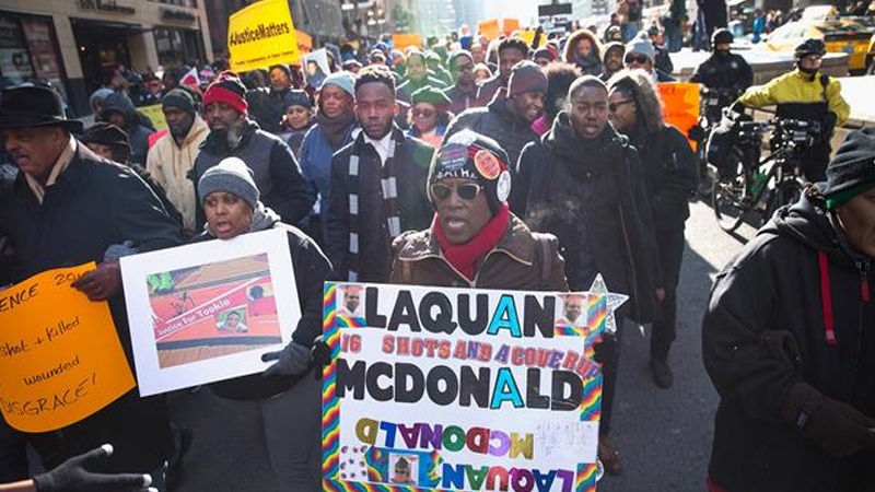 Çikaqoda polis zorakılığı əleyhinə aksiya keçirilib