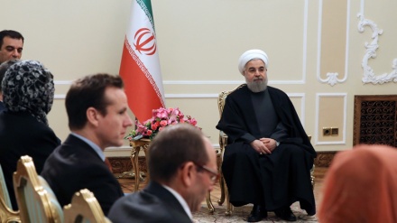 Ruhani: Tənqidin cavabı başkəsmək olmamalıdır