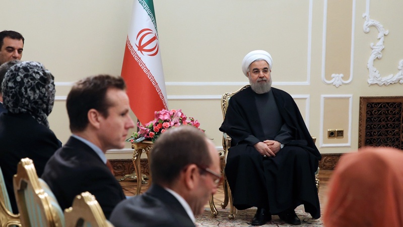 Ruhani: Tənqidin cavabı başkəsmək olmamalıdır